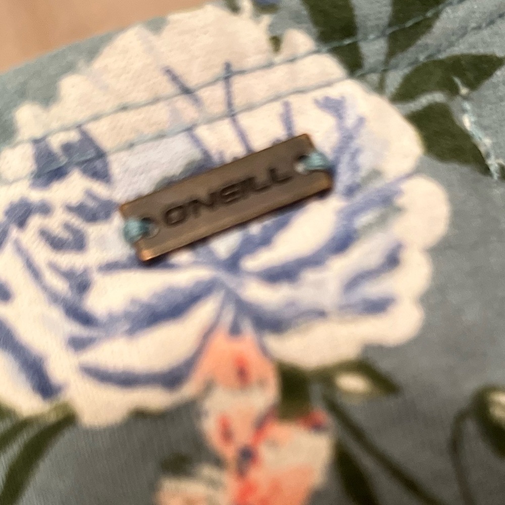 O’Neil cropped floral tank -small - Picture 2 of 3